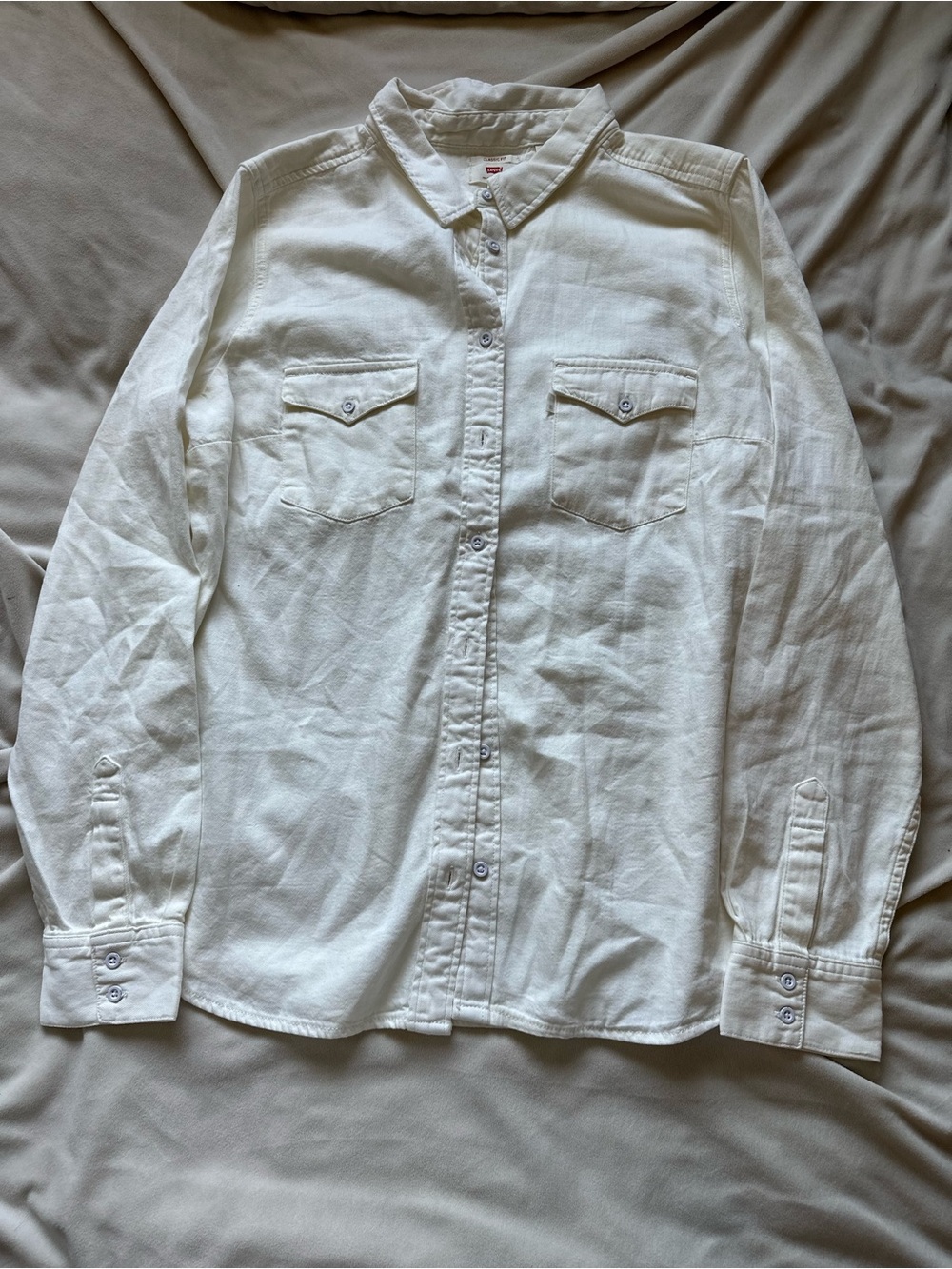 Levi’s Classic Fit Beige Chambray Button Up XL